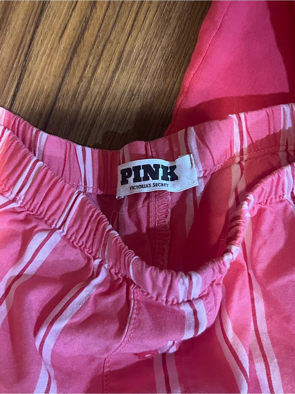 PINK Victoria's Secret Bright Pink Heart Pocket Pajama Set - Picture 3 of 5